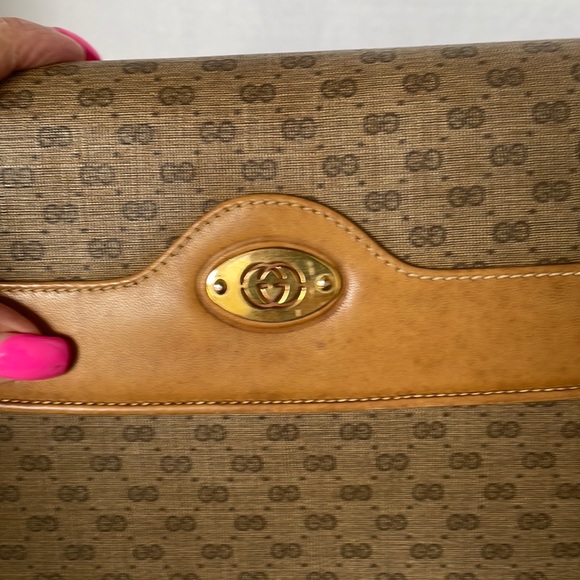 Authentic Gucci Leather Crossbody/Shoulder Bag. - Picture 9 of 15